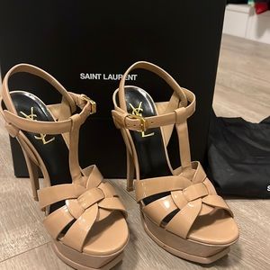 High heel leather up
VITELLO VERNICE SOFT
DARKER NUDE